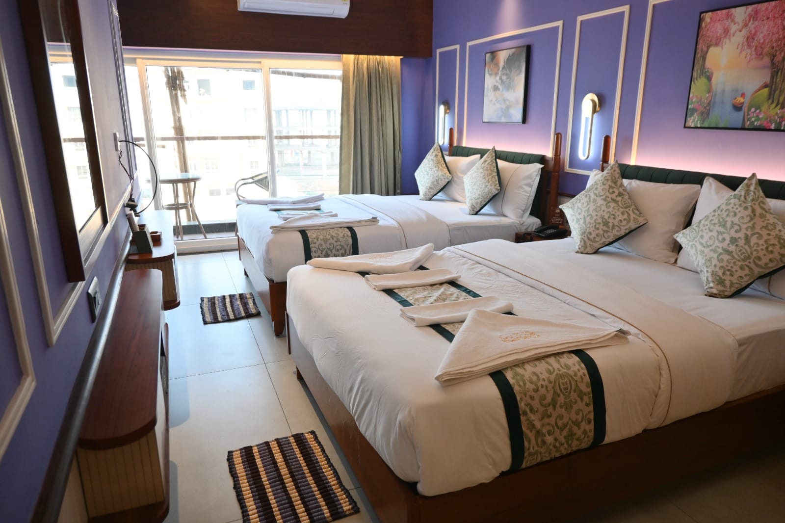 Platinum Double sea-facing room with twin king beds
